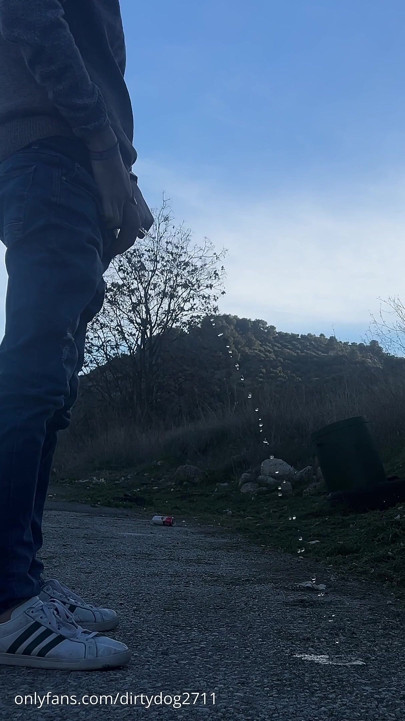 Çiş derlemesi. 15 dakika uzakta her yere işiyorum