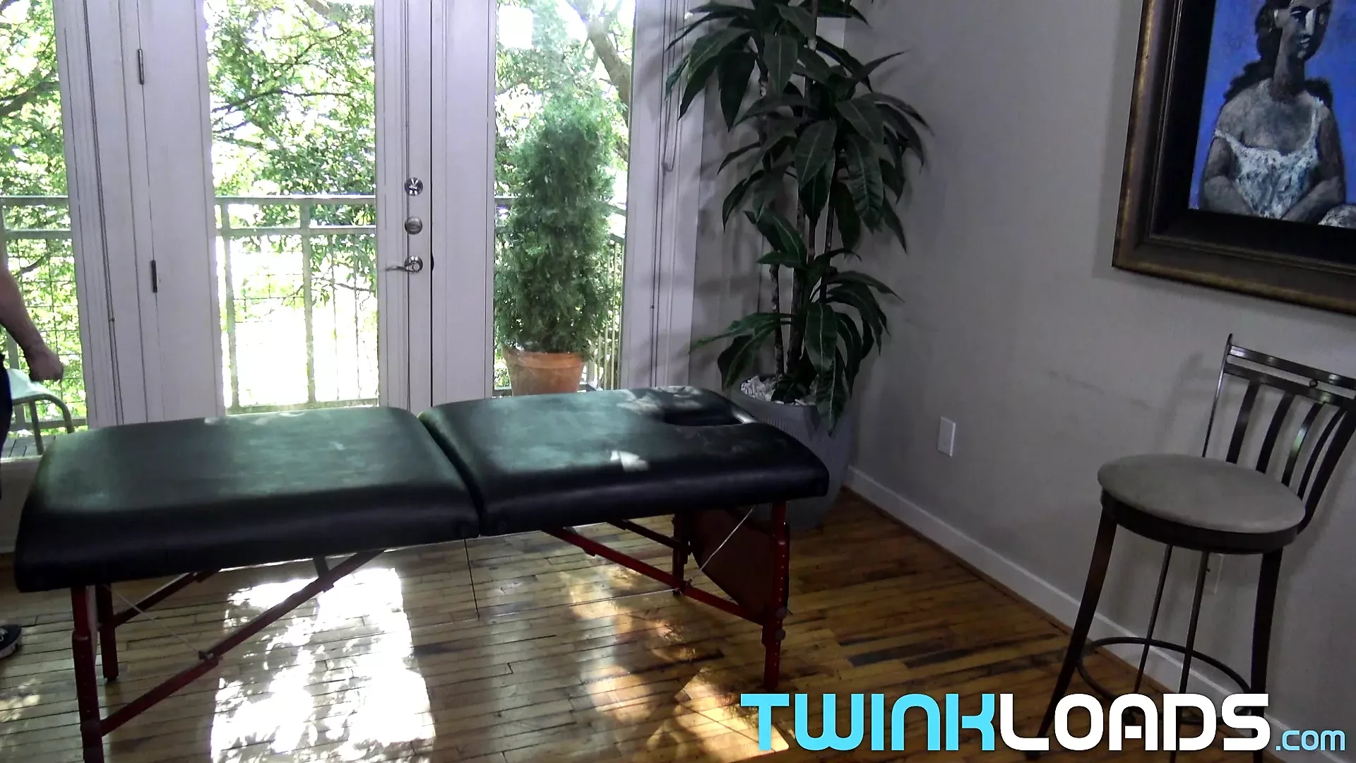 Twinkloads jason Sparks 用他的屁股给香港的按摩师Connor Taylor小费