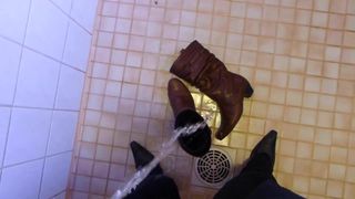 Piss in wifes brown leather boot