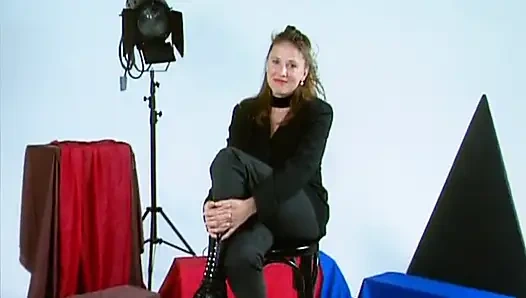 Cewek jerman dengan tubuh aduhai lagi pamer tubuh aduhainya sambil pakai stoking