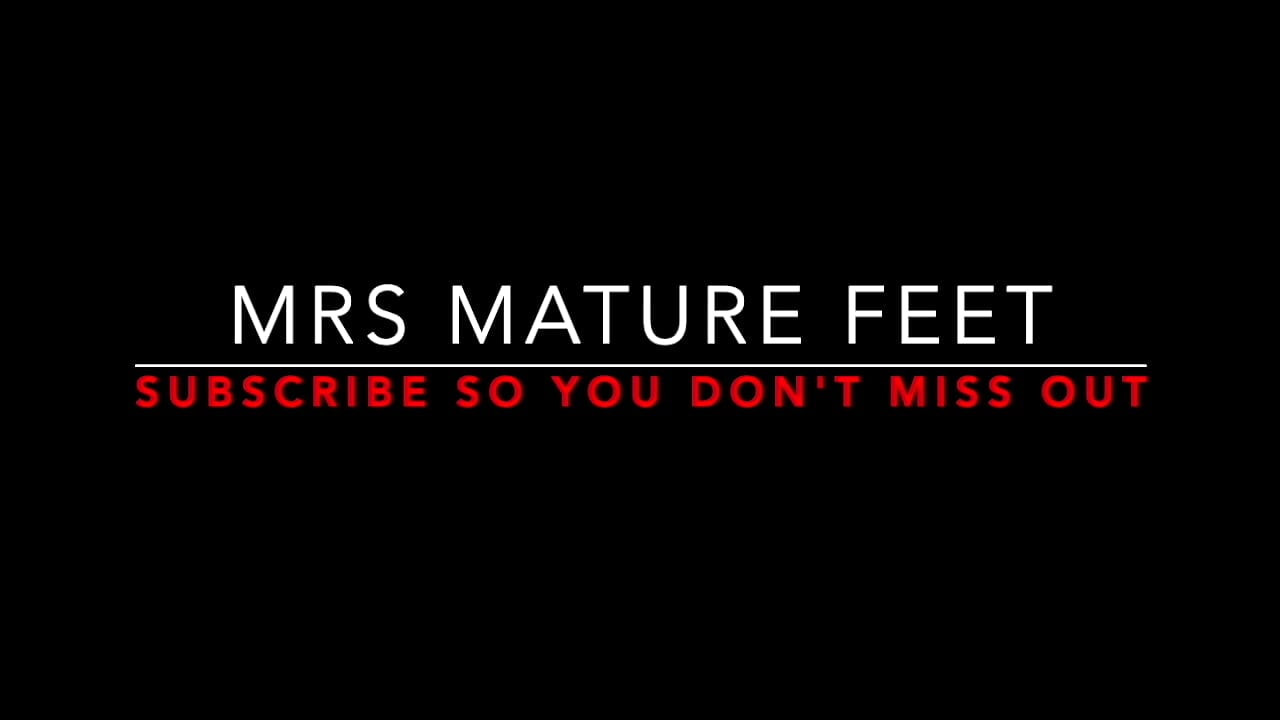 Mrs Mature Feet on the massage table 442
