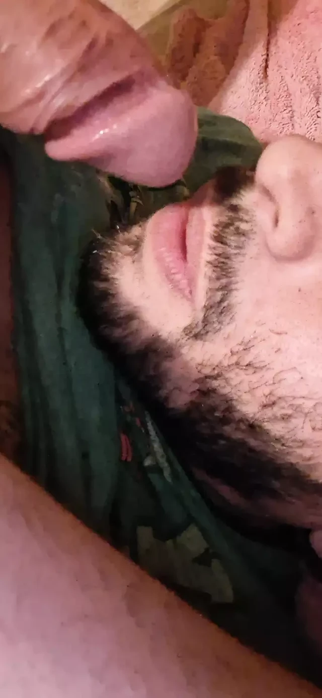 .clous up Suck my dick .soo sexy .