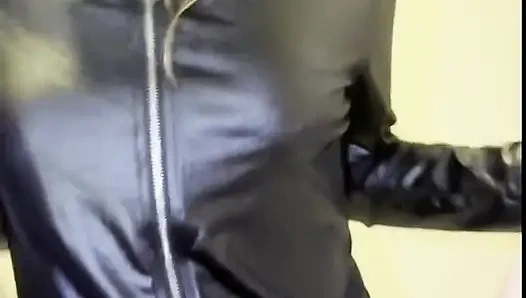 Dominatrix Saya mengisap banci saya dan menidurinya dengan baik di semua posisi