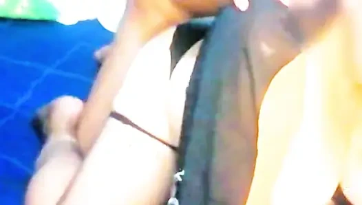 Моя подруга, толстушка, трахают раком и скачут на члене