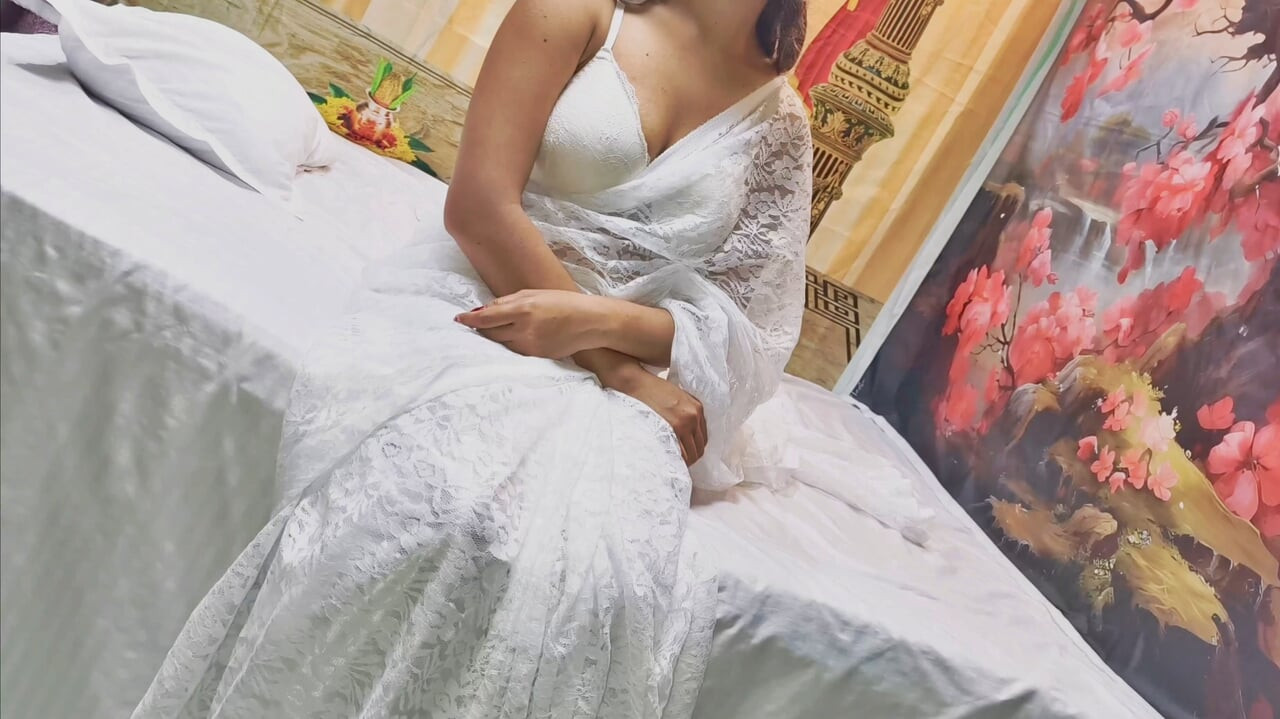 欲求不満の未亡人バジュの膣が隣のディックに破壊される ネパールをハードコアでファック キャティが中出しを