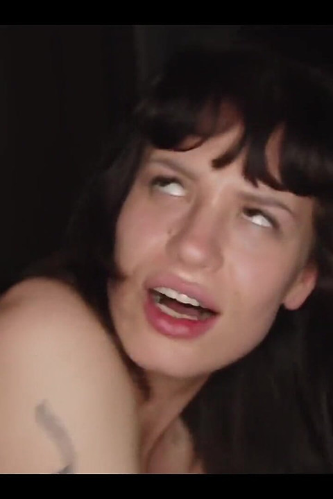 Seks berempat tegar seluruh abang Sepanyol menghisap Mia Stone, penembusan berganda dan deepthroat dengan zakar besar mereka