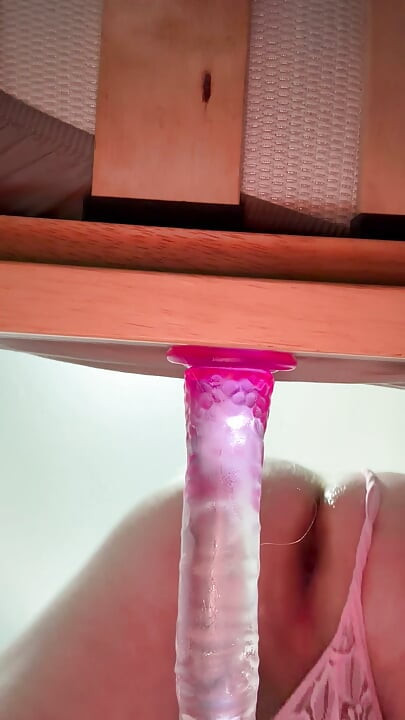 娘娘腔肛交训练，2个新假鸡巴