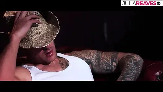 Spreading Cunt Gets Fucked Hot