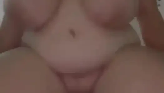 Скачка на дилдо и хлопанье сиськами