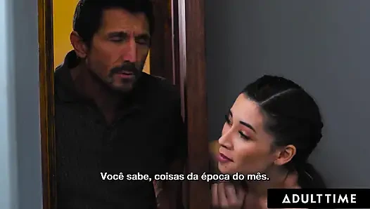 ADULT TIME - stiefvater VERSOHLT und fickt stieftochter Aria lee zum masturbieren! PORTUGIESISCHE UNTERTITEL