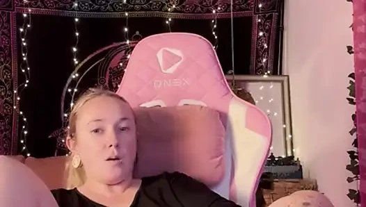 Используй огромный дилдо