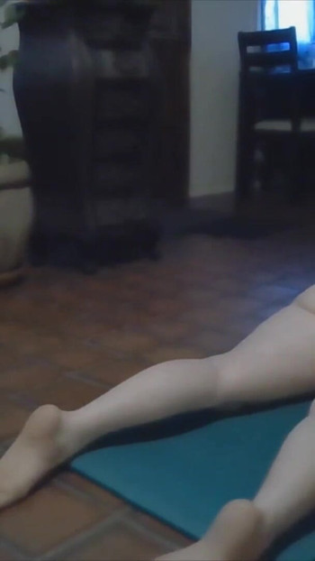 Δυνατή στιγμή από το "Classic Beauty Does Yoga"