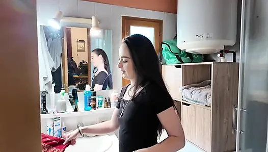 Orina Matutina Y Mamada Con Una Morena Peluda
