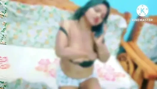 Geile freundin, die sich nach sex sehnt und einem freund, der zu stürmt, um ihr verlangen zu befriedigen - volles tamilisches erotisches audio mit heißem mo