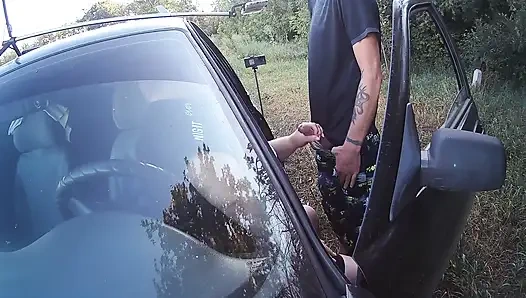 Arkadaşımı parka getirdim ve ona sikimi emmesi için verdim