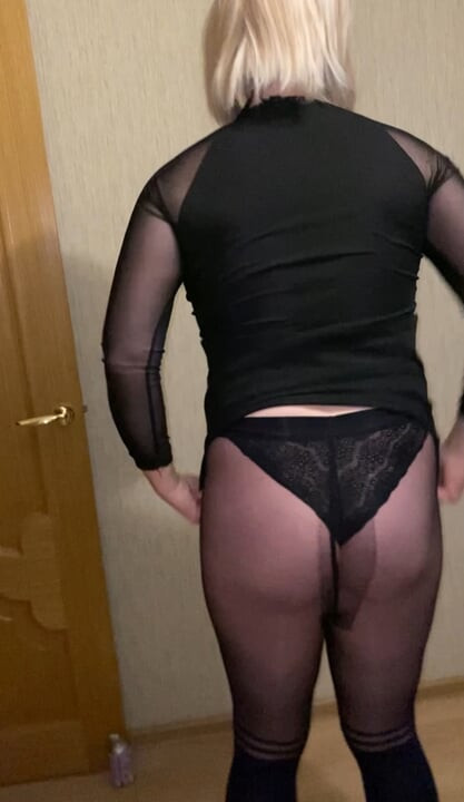 Završio je punašne usne ruskog transa.