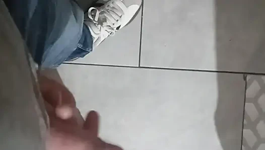 Член и яйца жестко бьют шпателем