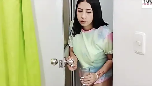 Geceleri üvey erkek kardeşimin odasına amımı ağzıma boşalma gibi sikmek için giriyorum sürtük - tam hikaye