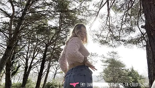 Vends-ta-culotte - Superbes französisches amateur-mädchen zieht sich aus und masturbiert im freien