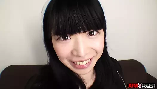 Foto selfie yukari si gadis amatir dengan lidah dan mulutnya