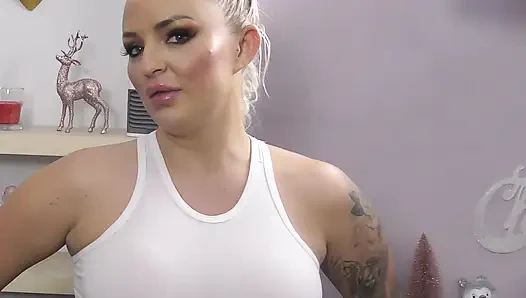 Louise Lee bespritzt von Cheffie Shot