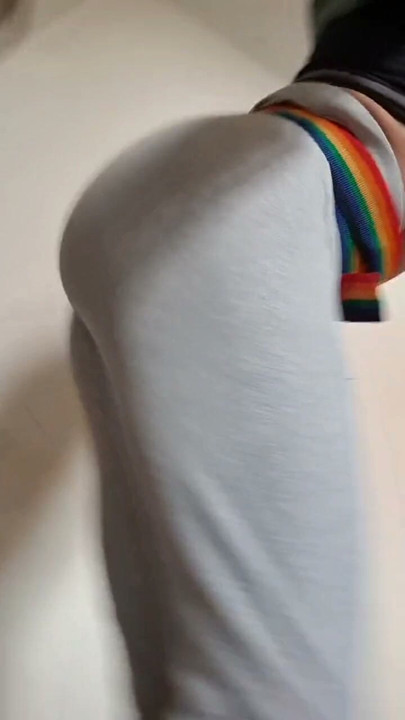 Femboy marockansk crossdress visar min söta kropp i tighta kläder behöver några stora kukar