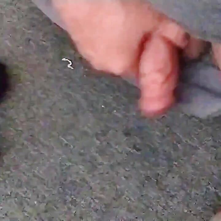 Il nonno si masturba e viene