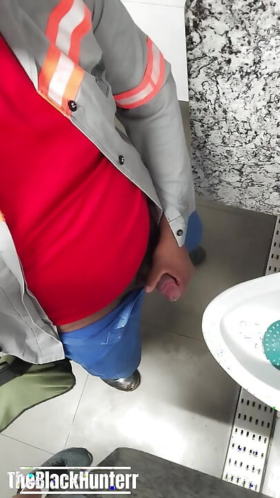 I Sucked My Colleague in the Bathroom of the Firm