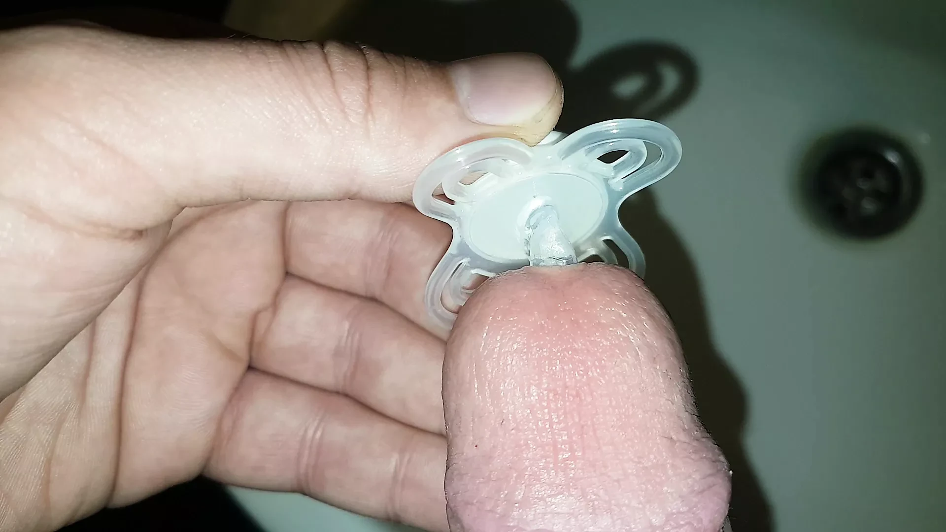 Binky springt aus meiner Harnröhre, die Harnröhre klingt