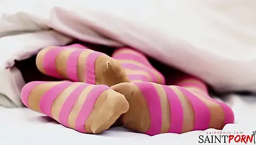 Amirah Adara havuz başında ham yarak alıyor