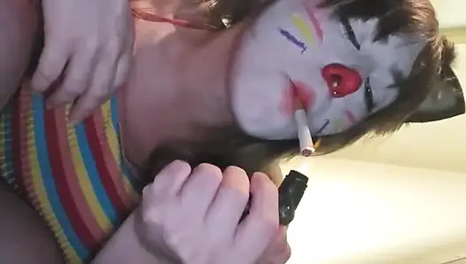 Si konyol kitty merokok setelah dientot habis-habisan sama clipchamp