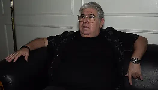 Saya Mengundang Teman Saya Untuk Menonton Sepak Bola Dan Saya Akhirnya Memberi Istri Saya Penis Di Wajah Saya