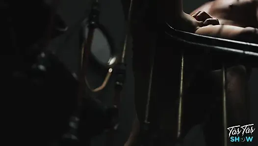 Muhteşem esmer kulüpte bir yabancı tarafından sikiliyor - glory hole