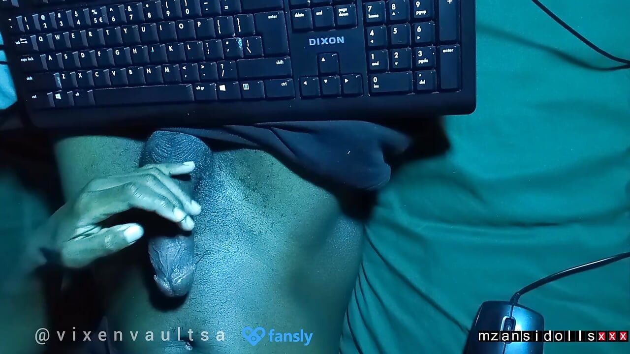 Ședință de masturbare la miezul nopții, pula mea neagră tare