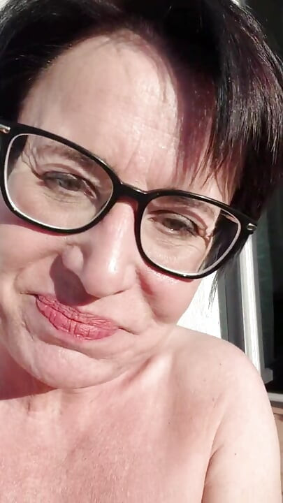 Milf Julien has orgasm outside and squirts