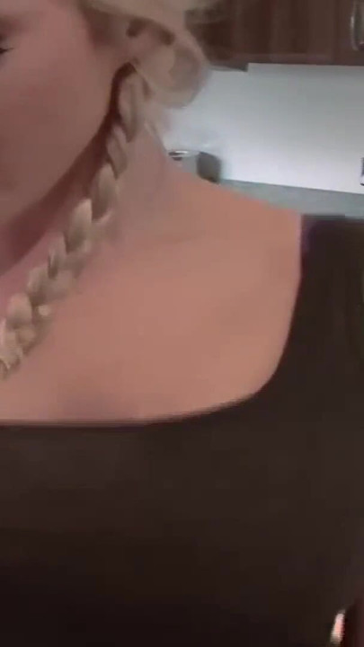 Εμβληματική στιγμή από το "I fuck my blonde hot stepdaughter so hard that she never forget it"