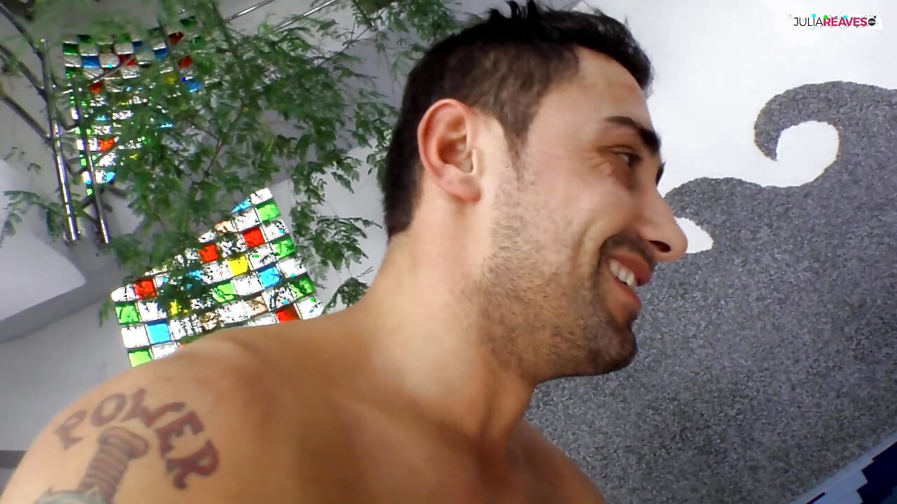 فتاة عاهرة تتمدد كلا الفتحتين بعد أن تتناك