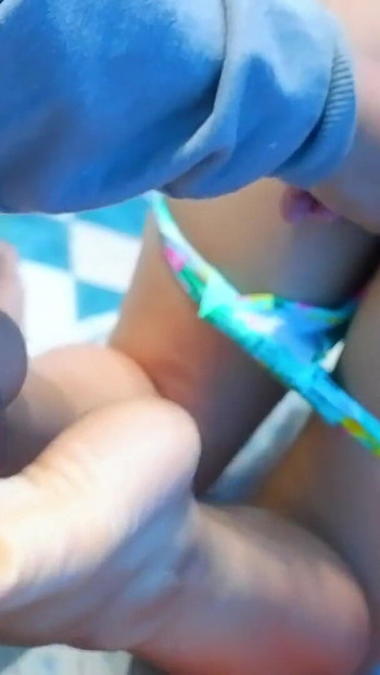 Nichts anderes, als einen guten Reverse-footjob zu geben, um einen schönen tag zu haben und meine sohlen mit frisch gemolkener warmer Sahne zu füllen | Clip 1