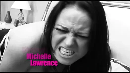 Esmer orta yaşlı seksi kadın iki adamla ateşli üçlü seks yapıyor