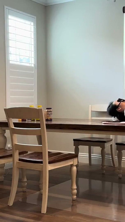 Infiel con la esposa de mi amigo en la mesa del comedor mientras el marido está de viaje | Clip 3