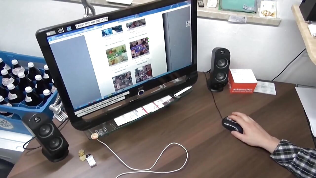 Francuska lesbijka dostała się do zabawy ze swoją cipką z zabawką