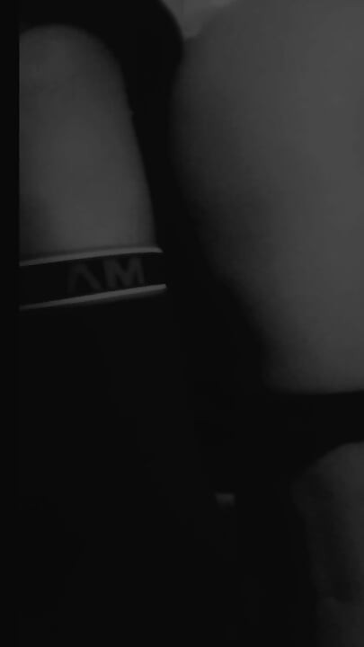 أمي ابن صديقها مثير