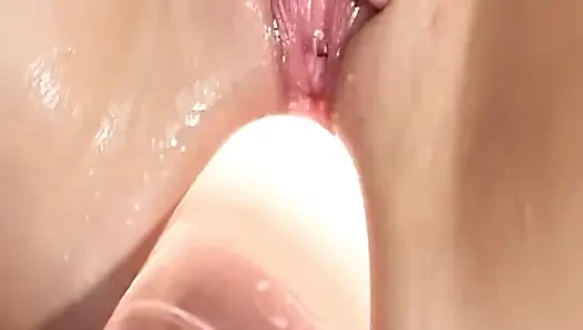 Olgun orta yaşlı seksi kadın büyük şişe sokmayla genişliyor