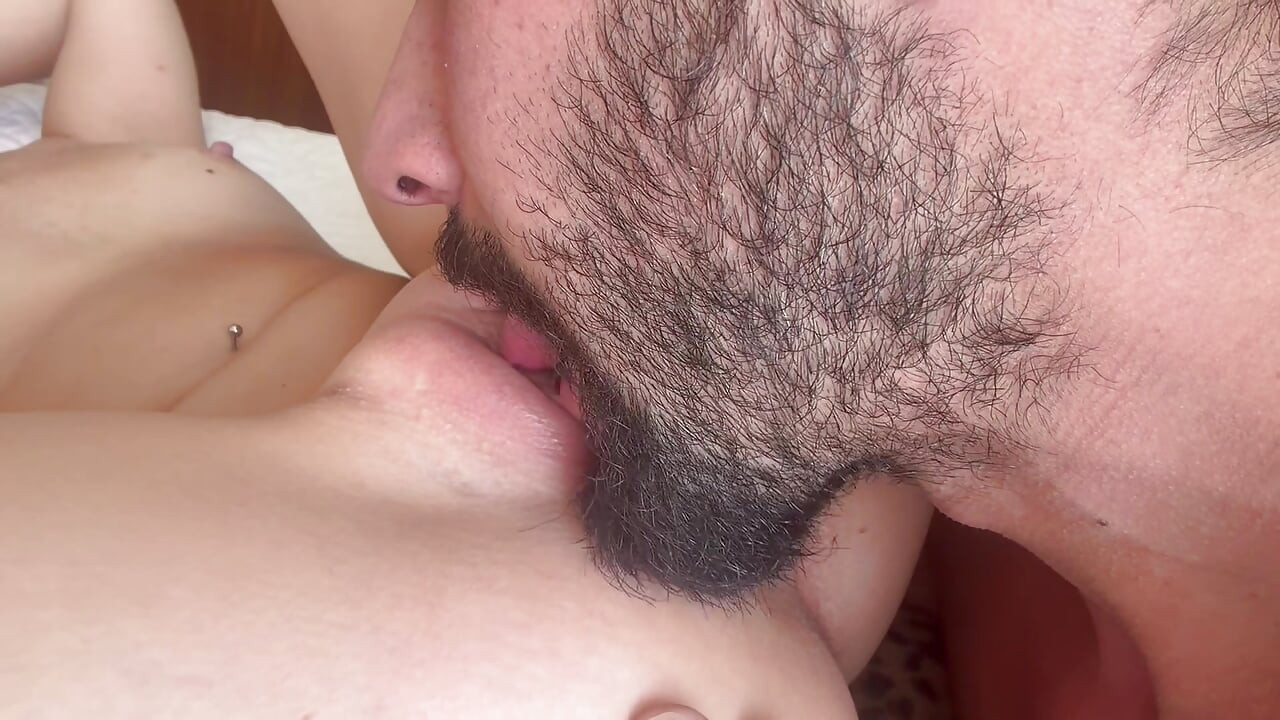Intense Close-Up Pussy Eating Makes Her Squirt, Hard Missionary Fuck & Big Cumshot on Wet Pussy