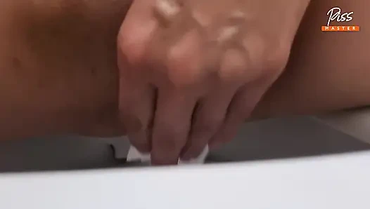 Pissen zusammenstellung. Goldener regen. Domina pisst. Ep 809