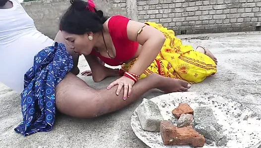Tante desa india yang cantik lagi mesra-mesraan dengan toket besar dan memeknya dientot di atas atap