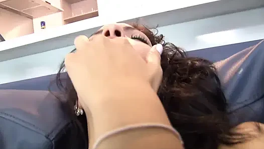 Veronica Leal ve Matilde Ramos ilk porno sahnelerinde sikişiyor