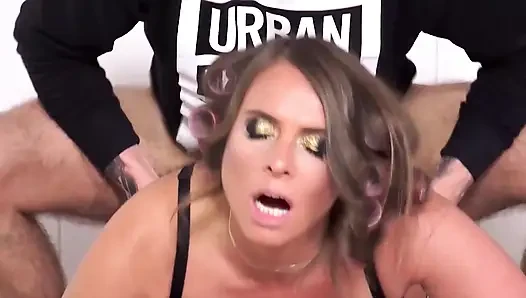 Sexy Suzy verlor in echtem vergnügen mit großem schwanz