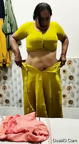 Indian Big Milk Tank Aunty