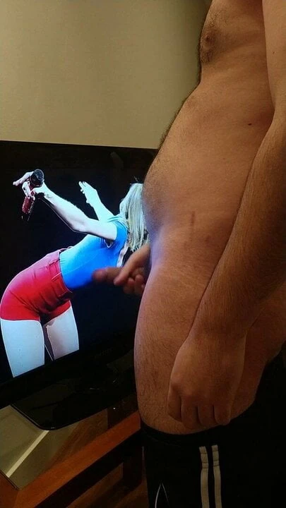 Anyone want to jerk off with me for Taylor Swift? Send a msg